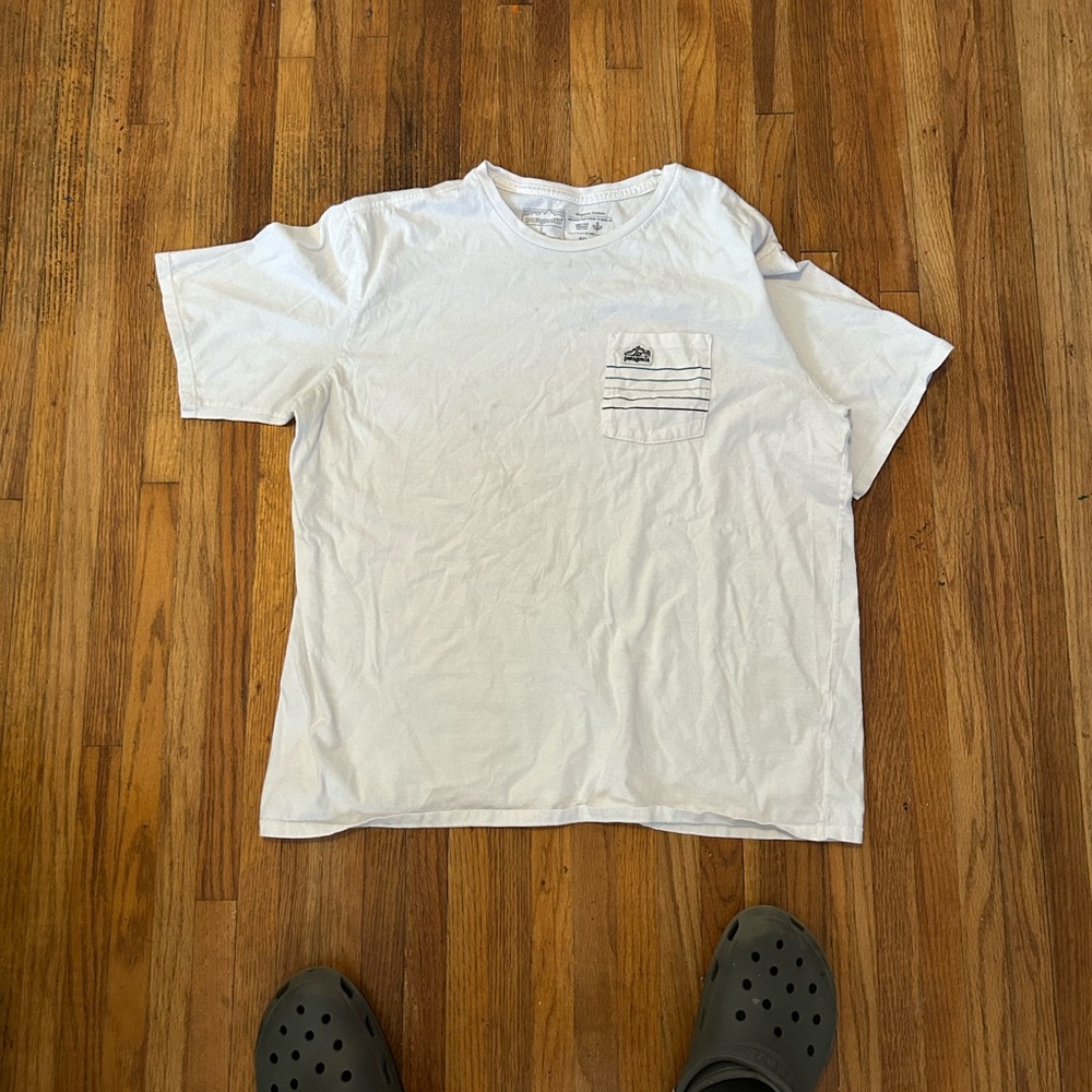 Patagonia Men's Line Logo Ridge Stripe Organic Pocket T-Shirt Large (White)